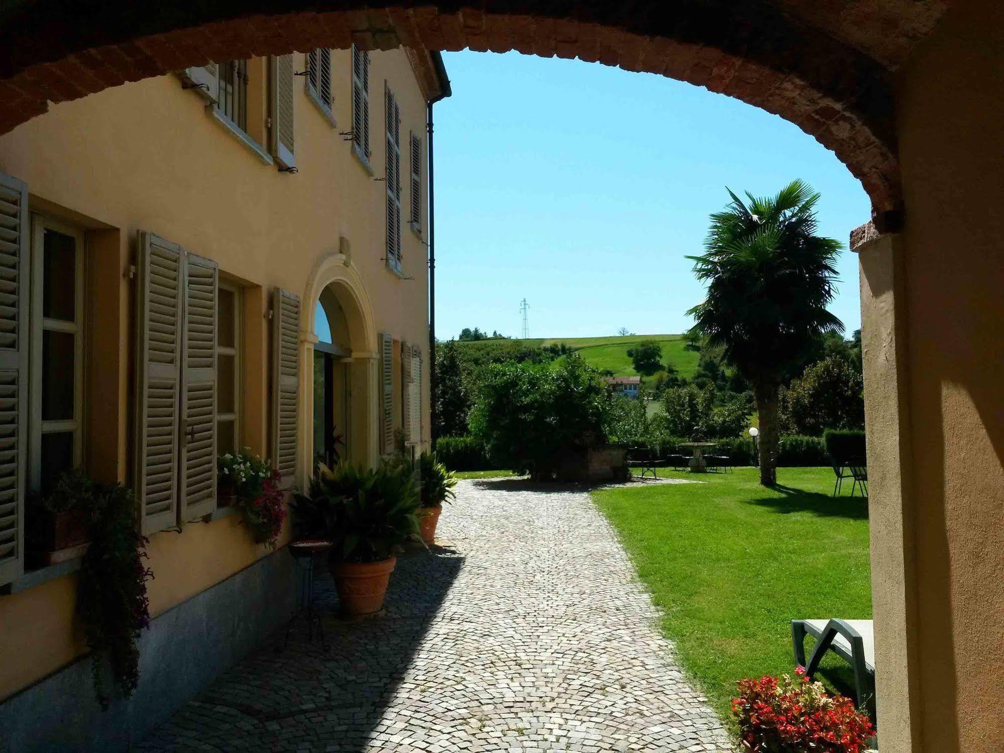 La Regibussa - Hotel Ristorante Asti Exterior foto